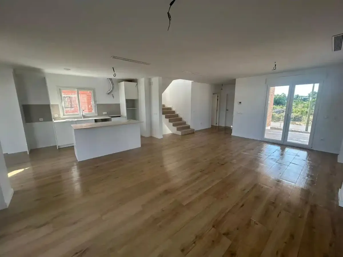Reforma de cocina integral en Santiago de Compostela con muebles a medida y encimera nueva